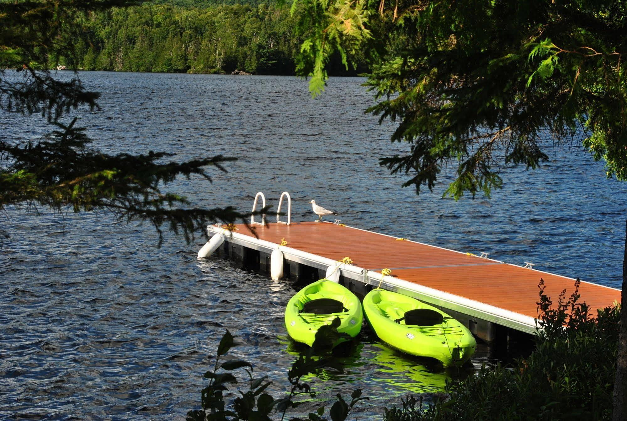 Motel Ours Bleu Lac-Saguay Exterior foto