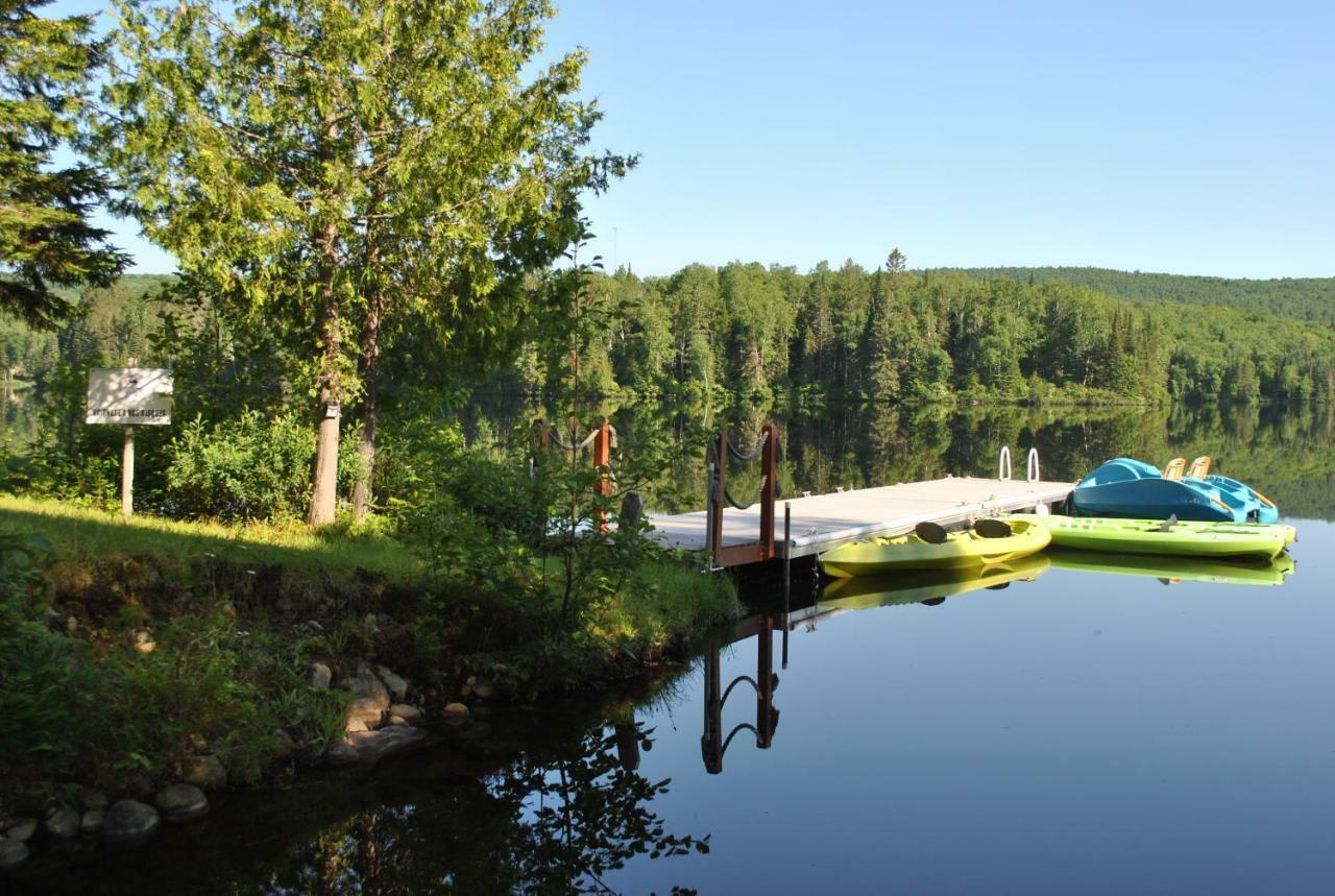 Motel Ours Bleu Lac-Saguay Exterior foto