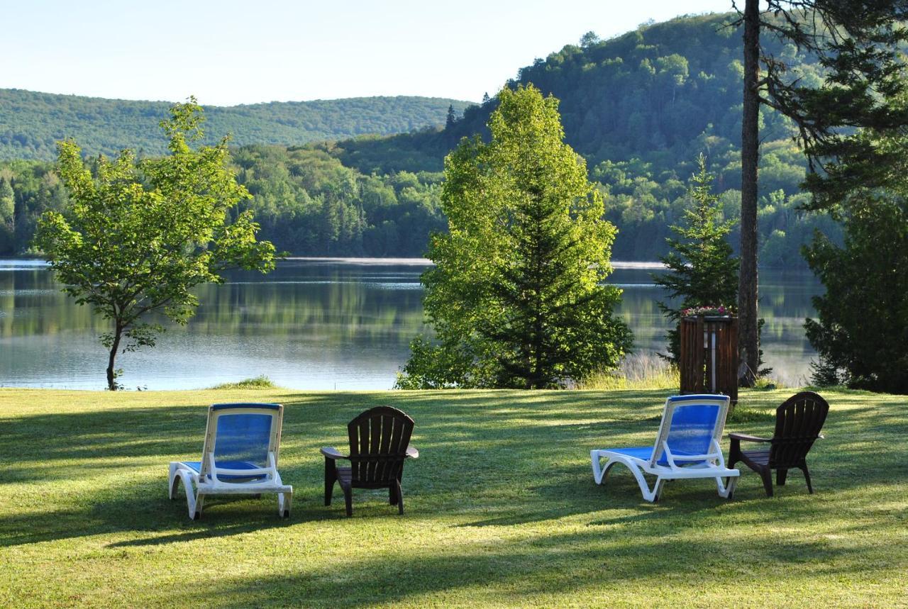 Motel Ours Bleu Lac-Saguay Exterior foto